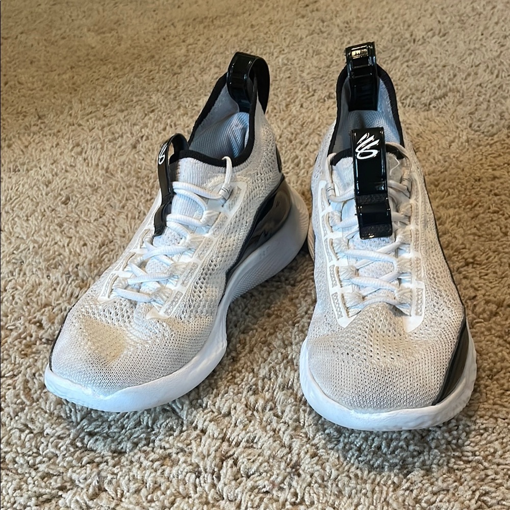 Team Curry 8 - Black and White